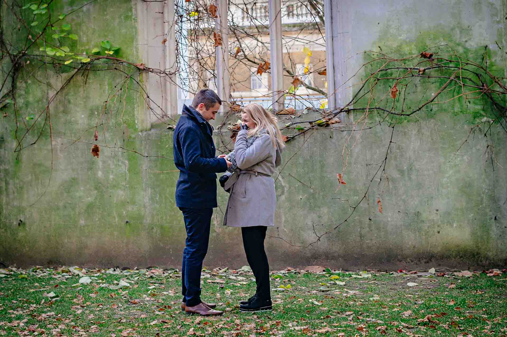 Girlfriend's emotional reaction as her boyfriend proposes in London