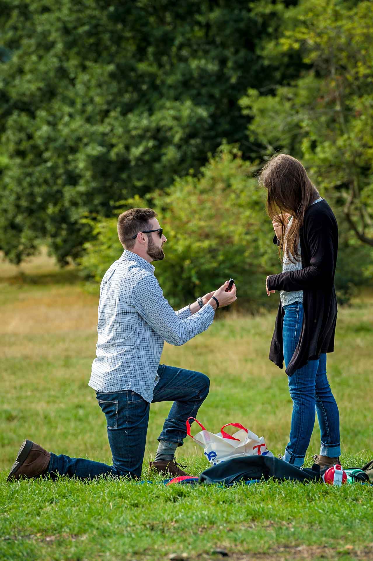 Man proposing to girlfriend - Proposal photography in London