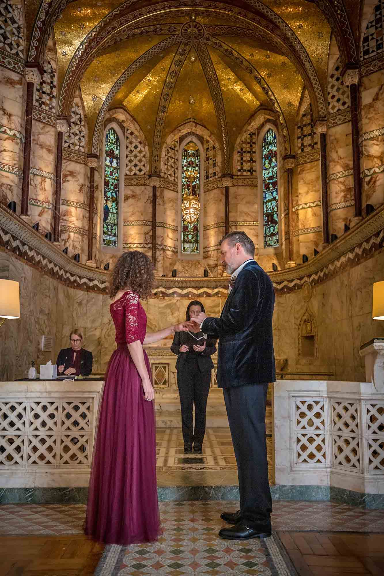 Exchange of rings in Westminster venue Fitzrovia Chapel