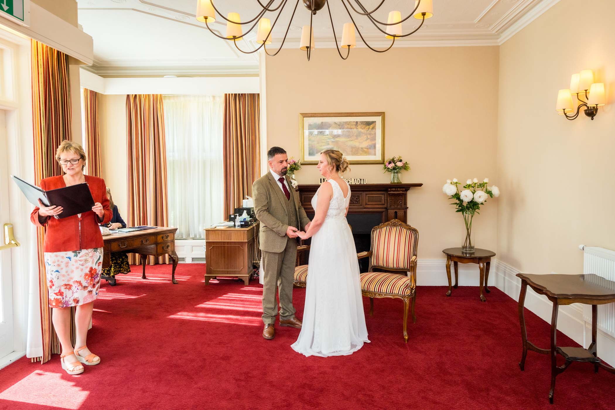 Wide angle photo of wedding in the Liscombe Room in Newport's Mansion House
